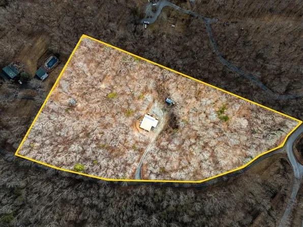 8 Cottage Charm Rd, Goode, VA 24556