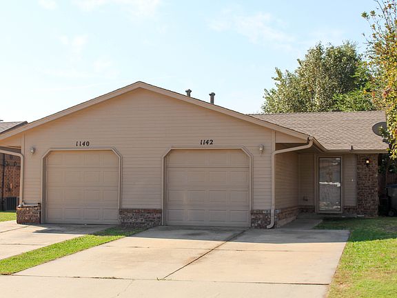 3rd image of 1140 SW 77th Ter