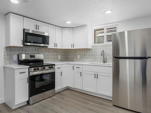 4th image of 259 E Main St N #2