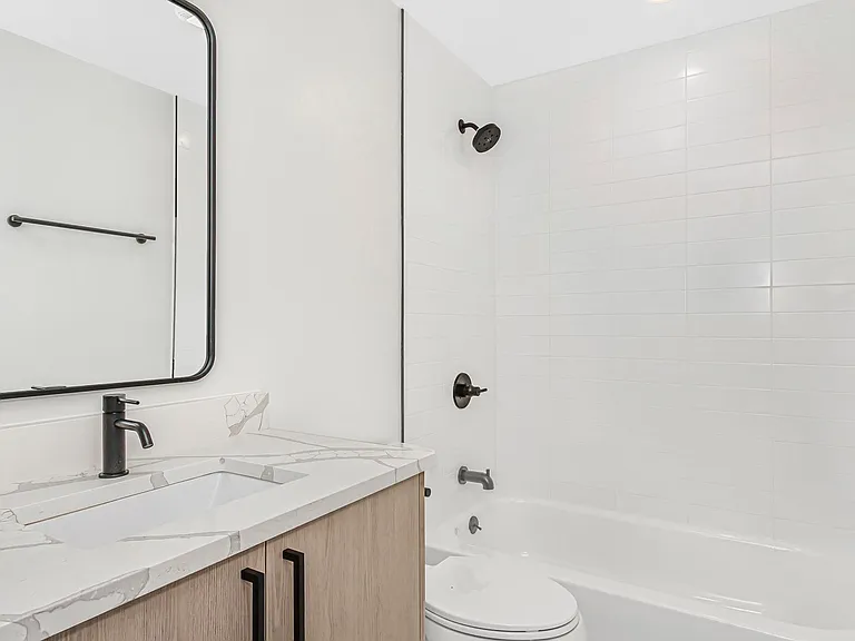 1218 W Lexington St — Photo 11