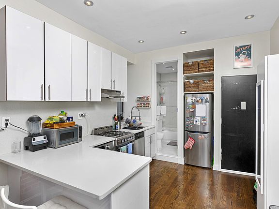 4th image of 210 W 88th St #1G