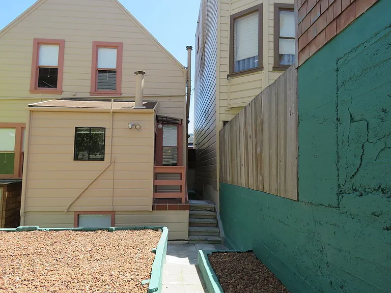 1714 Castro St — Photo 58