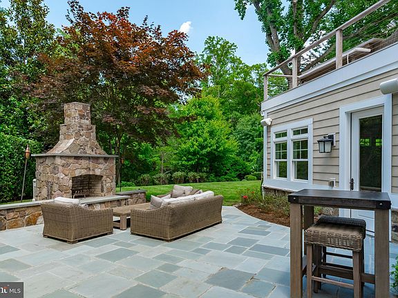 5th image of 204 Wardour Dr