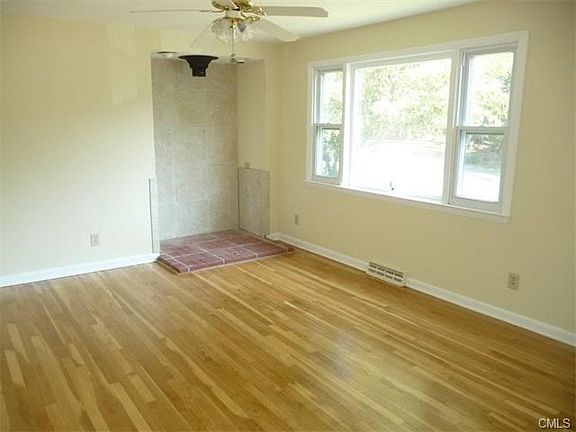 5th image of 11 Roosevelt Dr