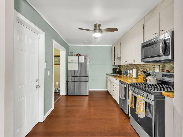 1194 Rosemary Ln — Photo 6