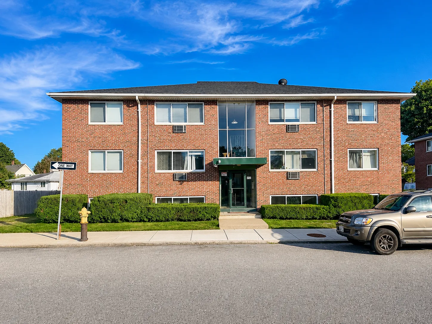 2 bed, 1.0 bath, 750 sqft, $2,400 — Photo 2