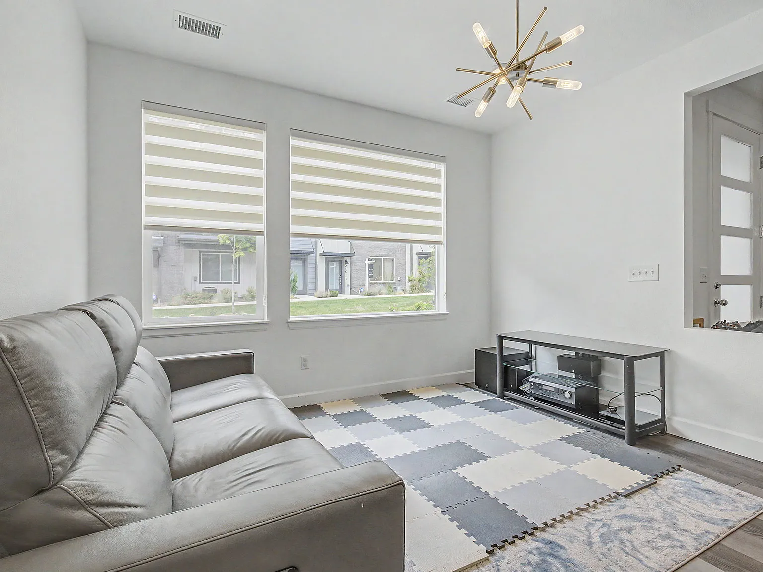 5 bed, 3.5 bath, 2622 sqft, $3,345 — Photo 4