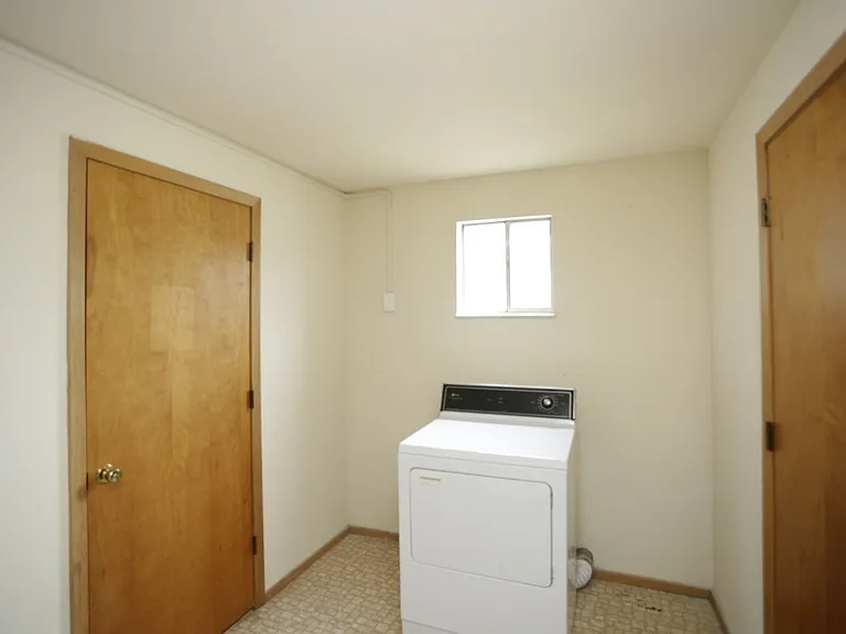 7670 N Euclid Ave — Photo 9