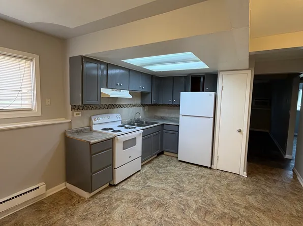 1685 Mulberry Ln APT 4, Elgin, IL 60123