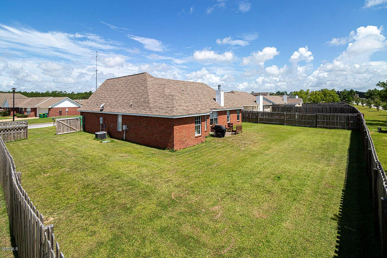 3 bed, 1403 sqft, $1,950 — Photo 3