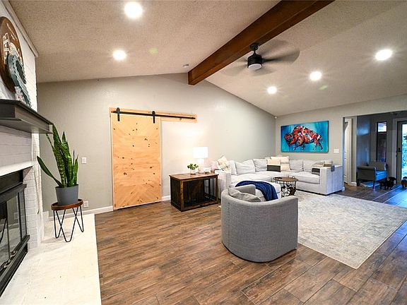 3rd image of 2525 Fairfield Dr