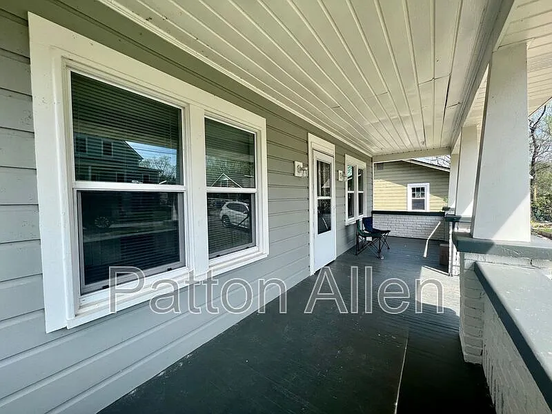 2 bed, 1.0 bath, 1029 sqft, $1,745 — Photo 2