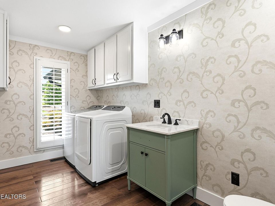 37th image of 401 Gholdston Dr
