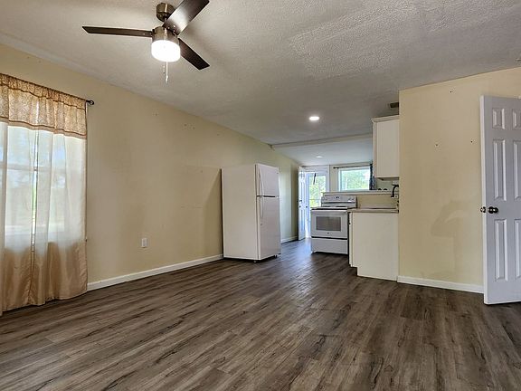 3rd image of 1902 Louise Ave APT C