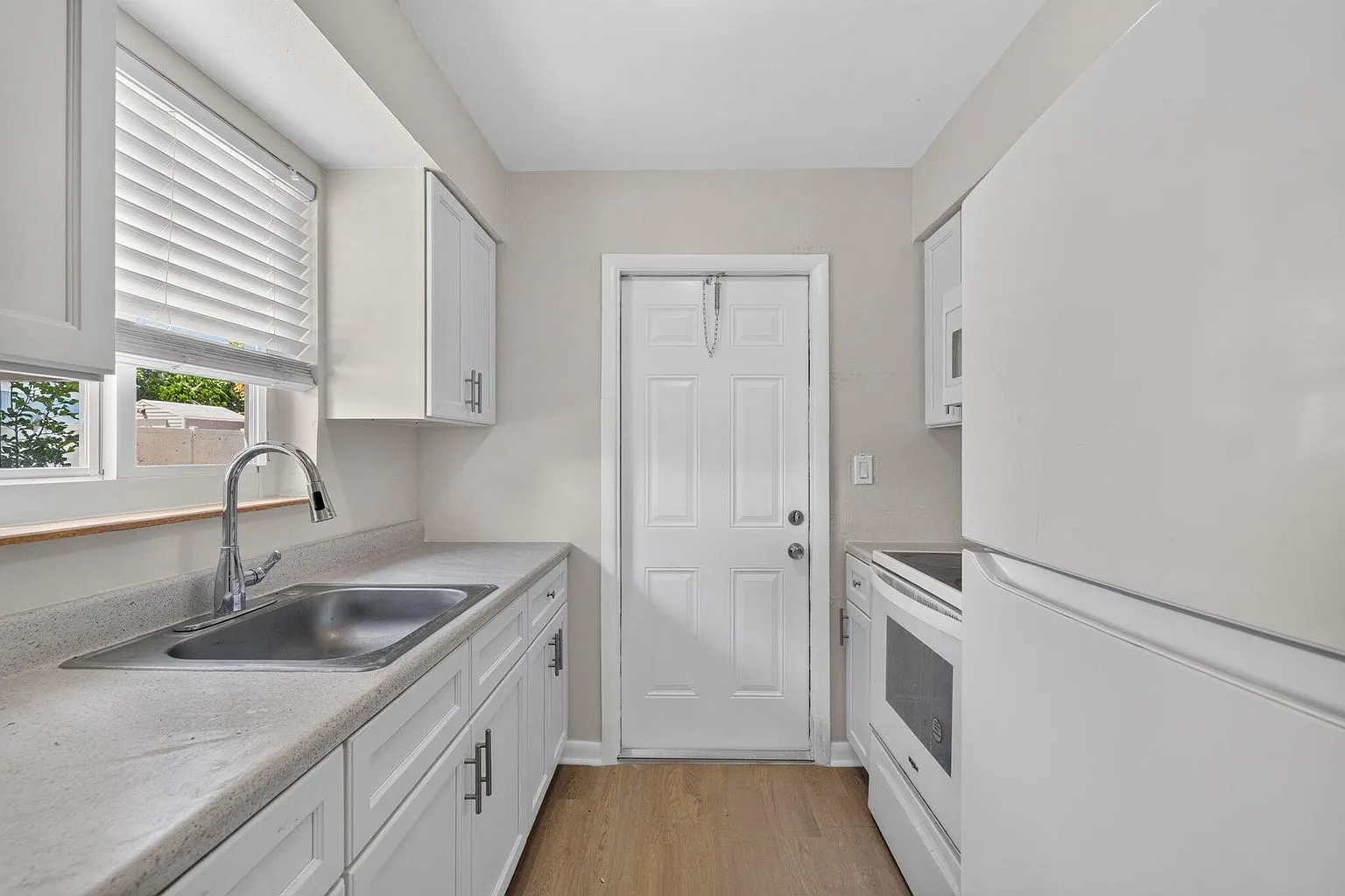 3 bed, 1.0 bath, $2,295 — Photo 2
