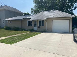 505 W 1st St, Sumner, IA 50674