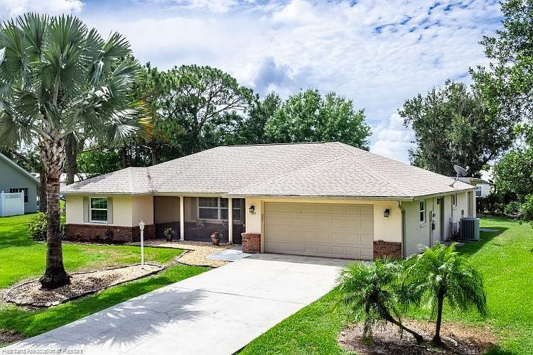 1st image of 300 Oak Knolls Cir