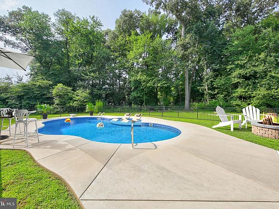 3rd image of 113 Woodland Way #63