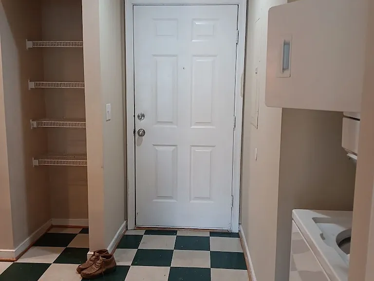 1100 Preston Ave — Photo 4
