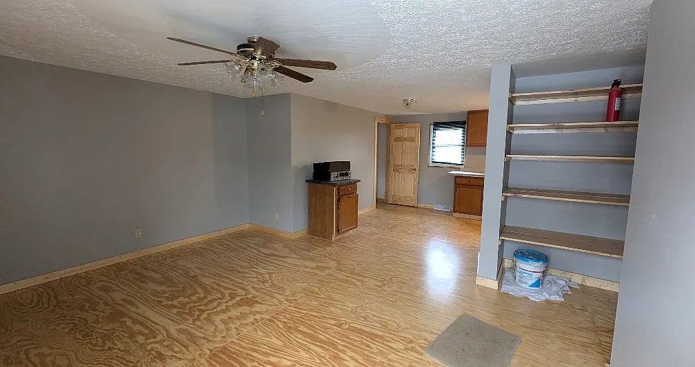 3 bed, 1.5 bath, 912 sqft, $1,100 — Photo 2