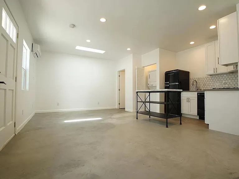 4538 Ambrose Ave — Photo 7