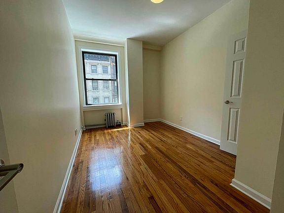 3rd image of 55 W 55th St #B