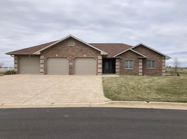 1139 Hansel Cir, Peosta, IA 52068