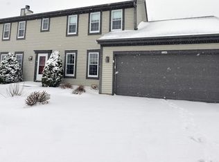 1240 Shoal Ridge Rd, Oconomowoc, WI 53066