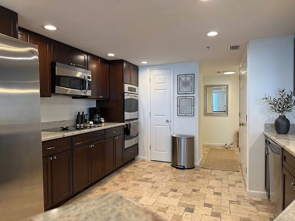 2 bed, 2302 sqft, $10,000 — Photo 4