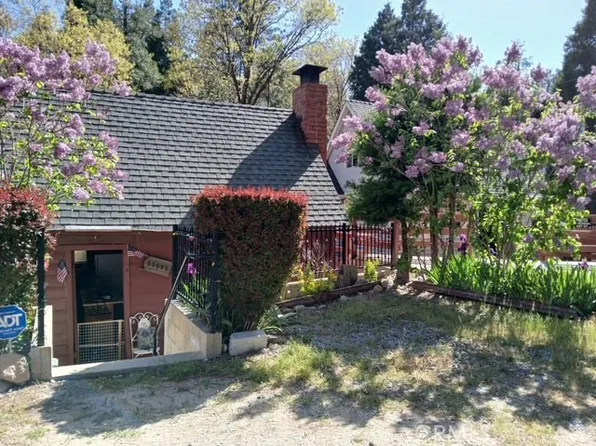 23683 Manzanita Dr, Crestline, CA 92325