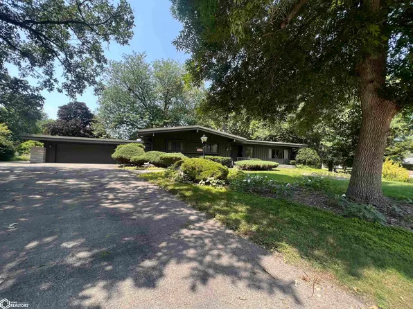 207 N Oak St, Lake Mills, IA 50450