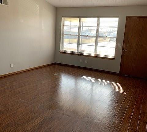 5th image of 425 N Glenwood Dr