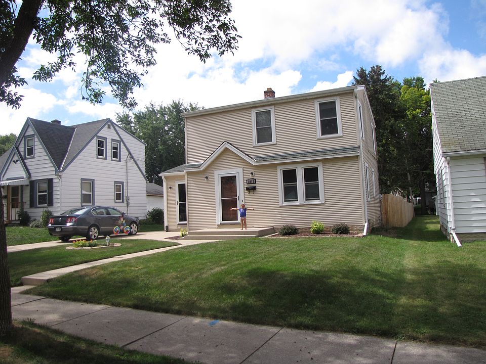 2nd image of 2917 S 90th St