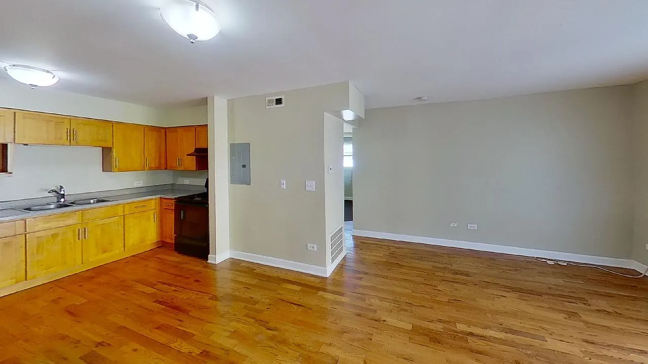 2 bed, 900 sqft, $1,350 — Photo 3
