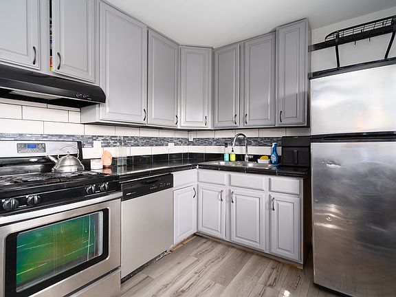 3rd image of 4147 Arlington Dr