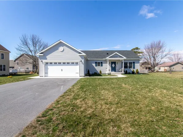 206 Bayard St, Sackets Harbor, NY 13685