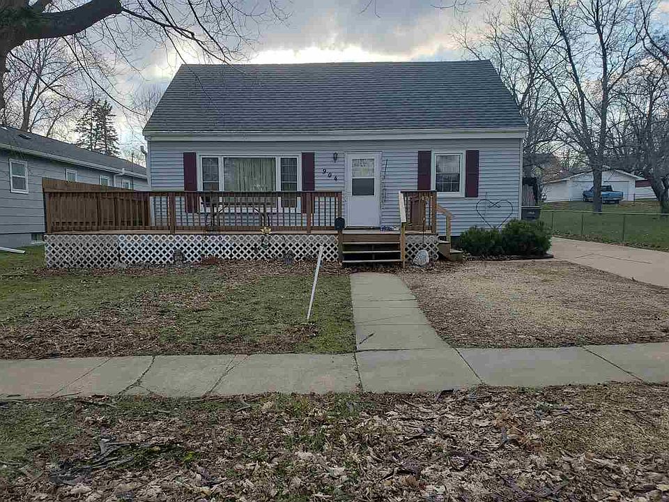 1st image of 904 2nd Ave NE