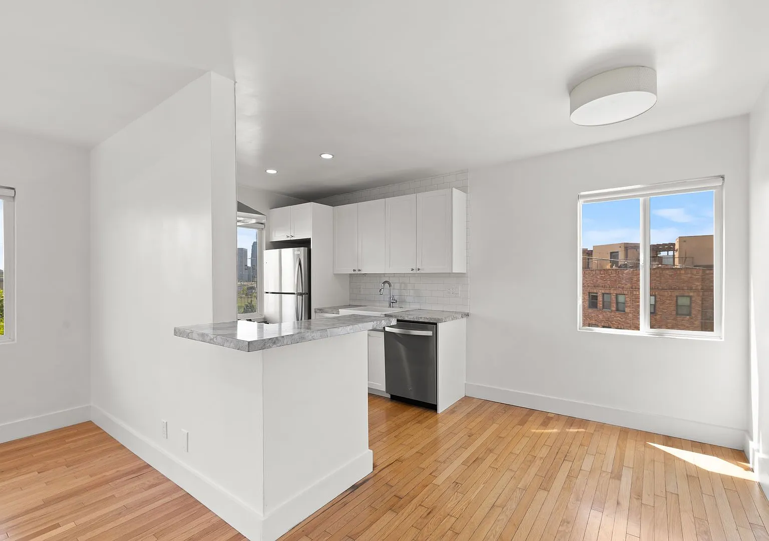This beautifully updated 1 bed / 1 bath apartment in Echo Park is now available! Parking & In-Uni... — Photo 4
