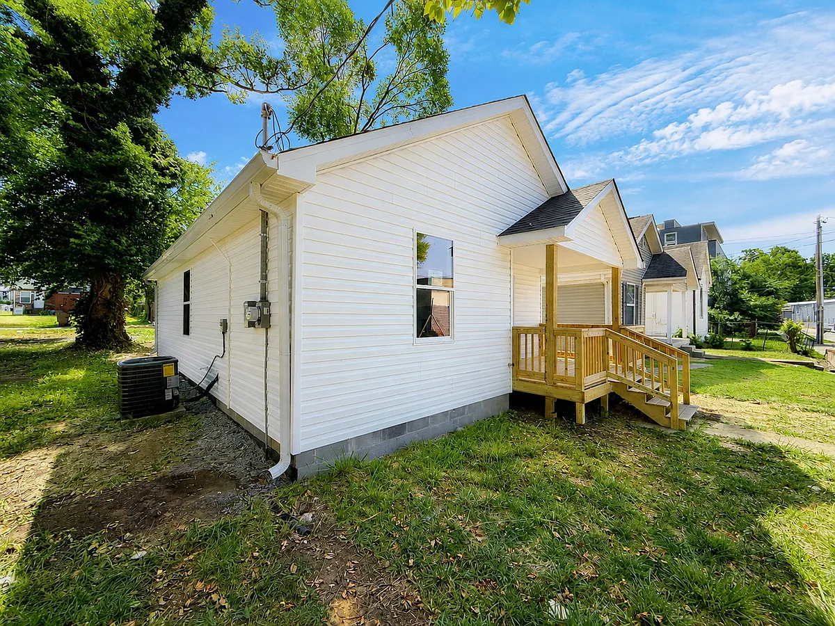Building Photo - 1808 Cephas St