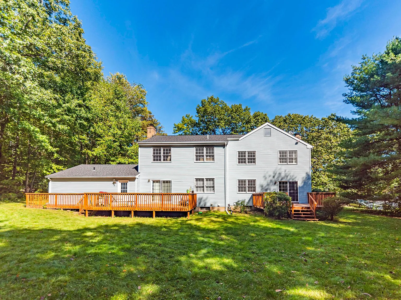 1089 Waterbury Rd — Photo 2