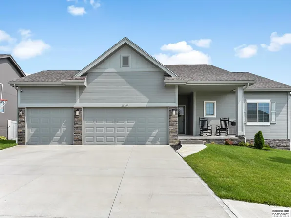 1916 Canyon St, Bellevue, NE 68123