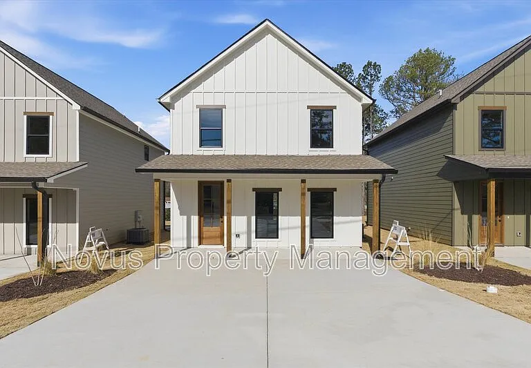 103 Carroll Cir — Photo 1