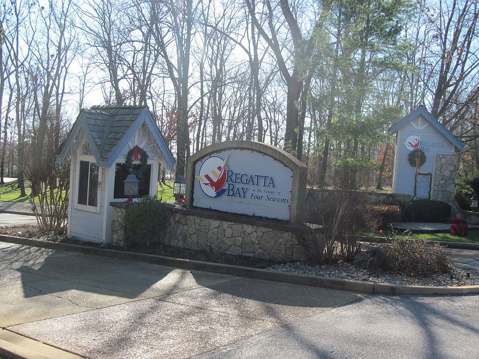 Entrance to Regatta Bay