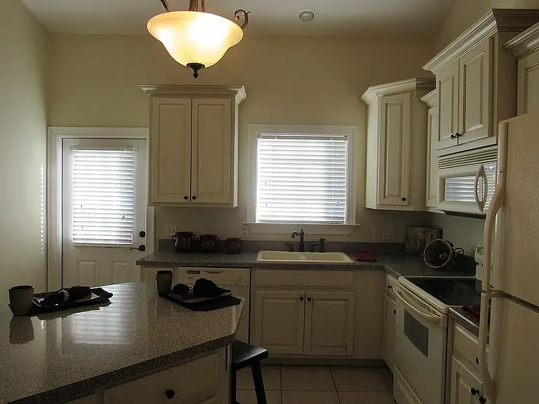 Villa Dr — Photo 11