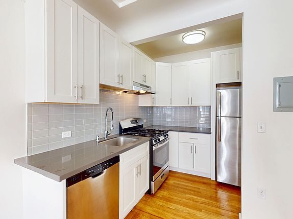 2nd image of 944 Hayes St #17