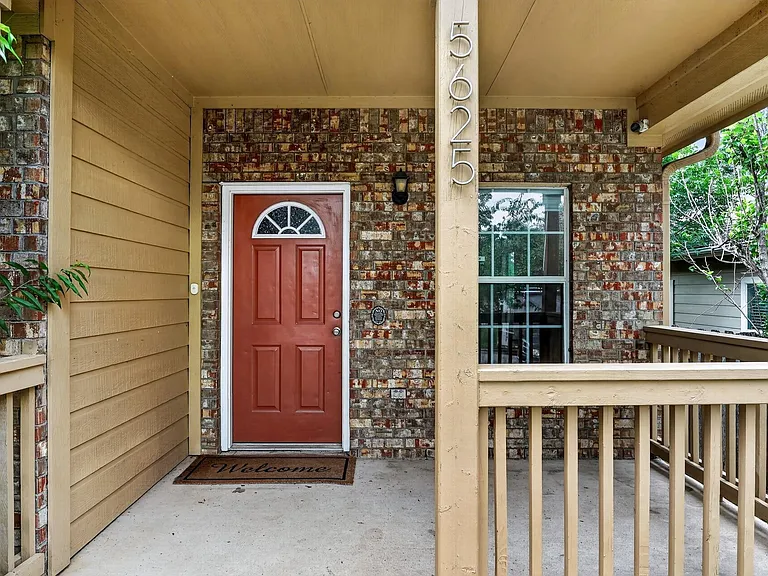 5625 Signal Point — Photo 2
