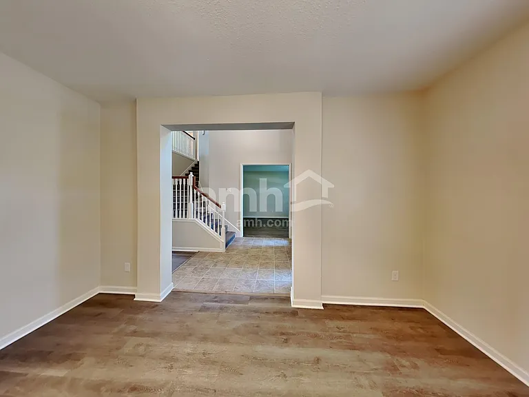 501 Falcon Lake Dr — Photo 7