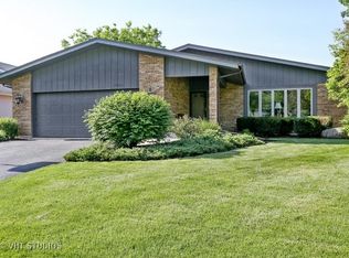 1860 Bolson Dr, Downers Grove, IL 60516