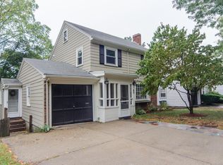 60 Redlands Rd, West Roxbury, MA 02132