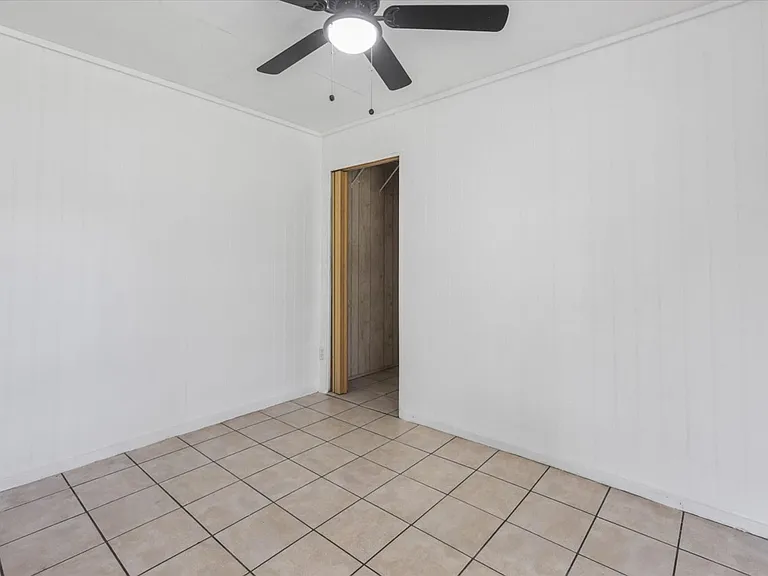 2352 Yorkshire Dr — Photo 11